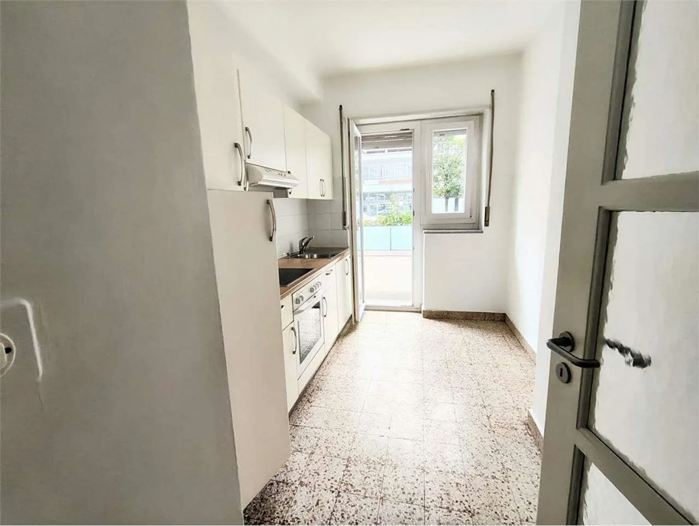 Spacious 3.5-room apartment in Cassarate (Via Maggio) - Near USI and Lungolago - Photo 6 of 9