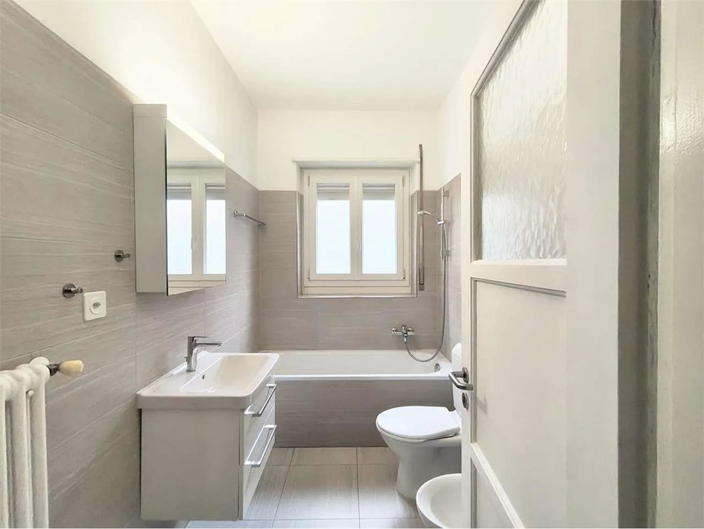 Spacious 3.5-room apartment in Cassarate (Via Maggio) - Near USI and Lungolago - Photo 9 of 9