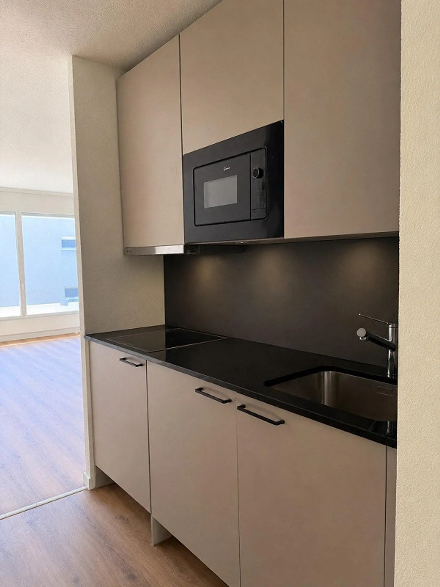 Bright, freshly renovated apartment in a central location - Photo 2 of 5
