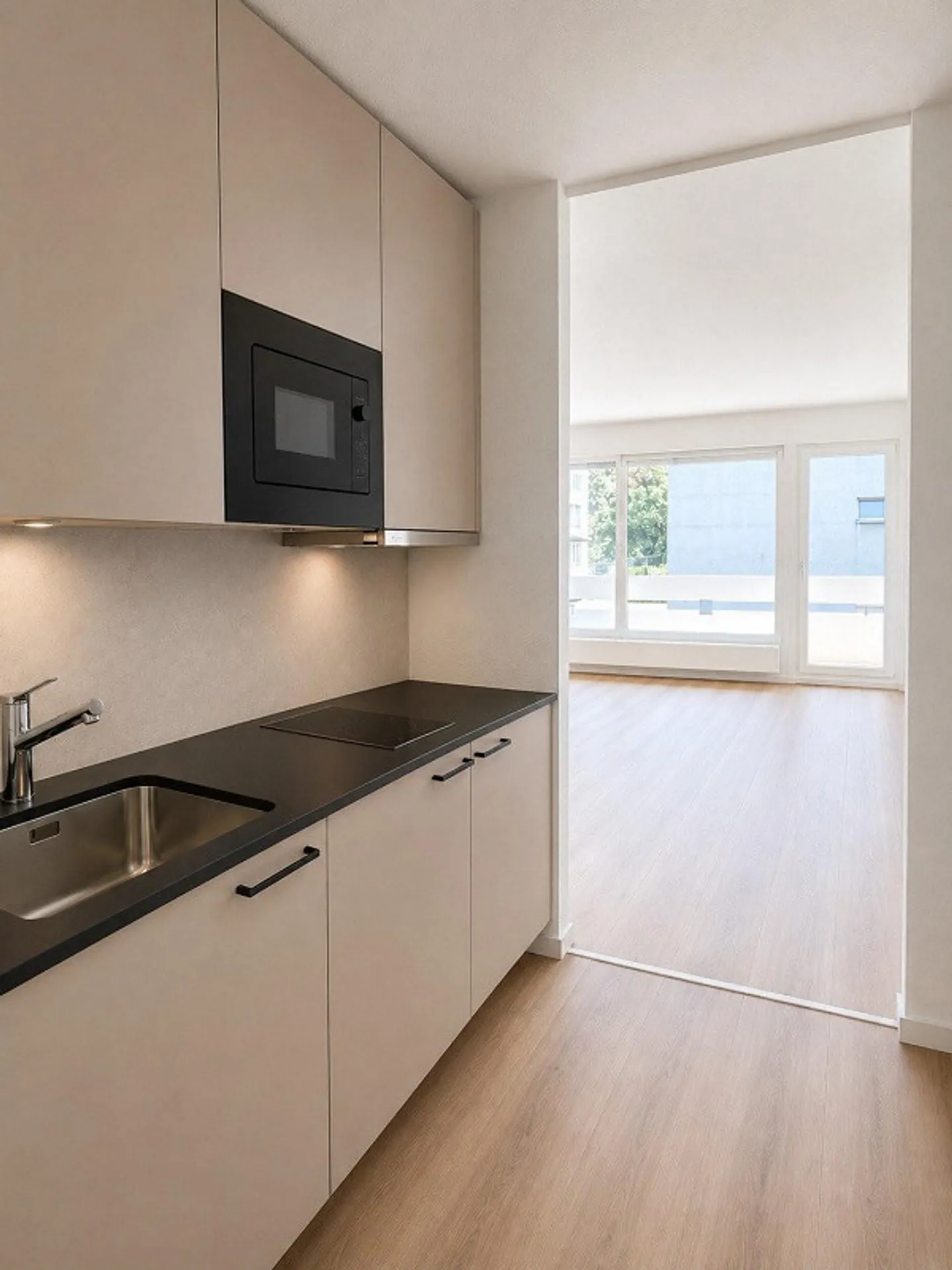 Bright, freshly renovated apartment in a central location - Photo 3 of 5