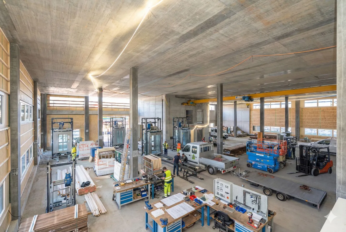 Nouveau parc commercial NEUHUUS - Hall commerciale avec une hauteur de plafond de 7,8 m - Photo 1 sur 8