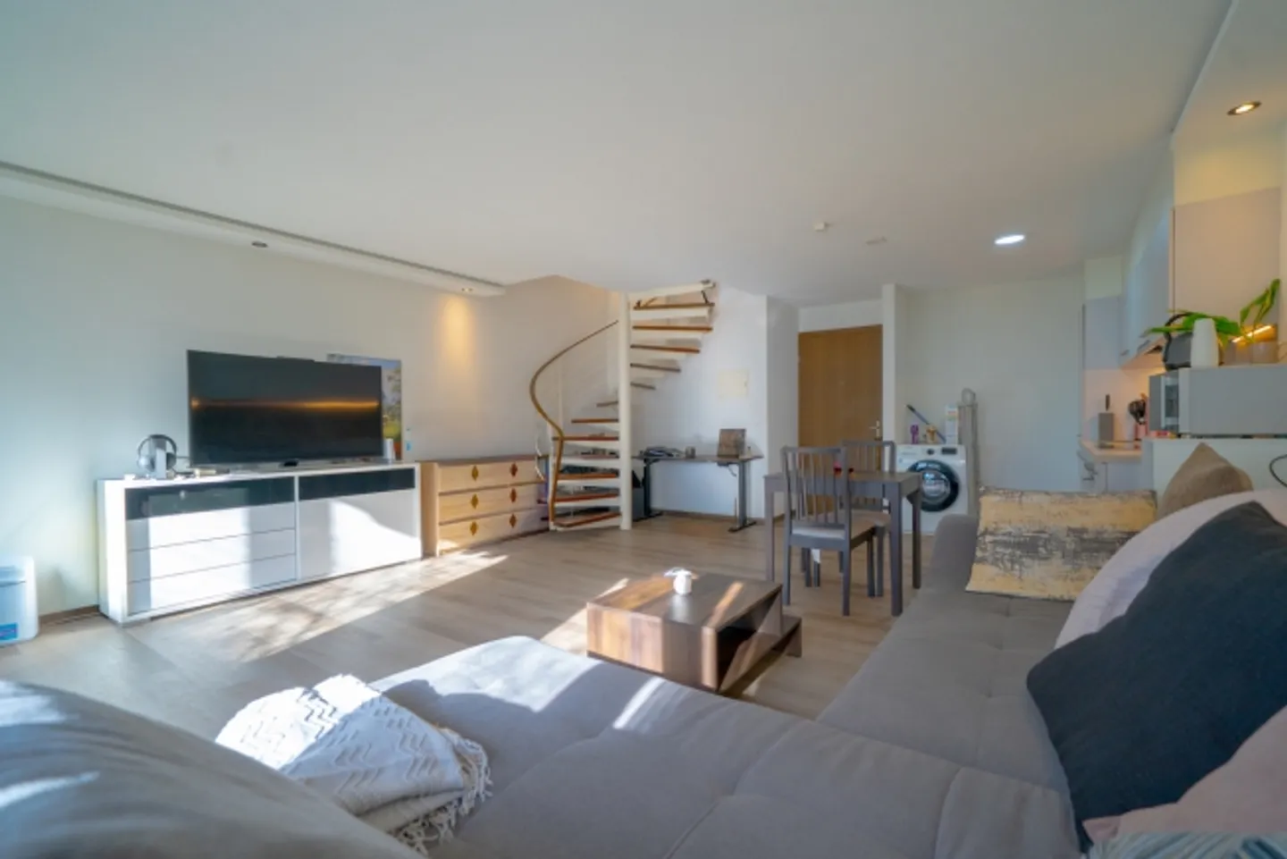 Attractive Duplex Garden Apartment - Photo 2 of 8