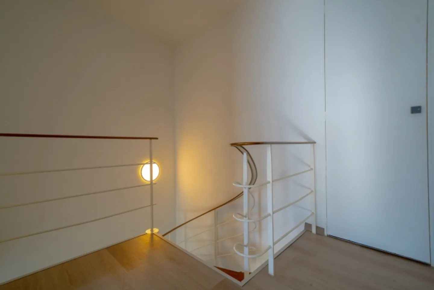 Attractive Duplex Garden Apartment - Photo 4 of 8