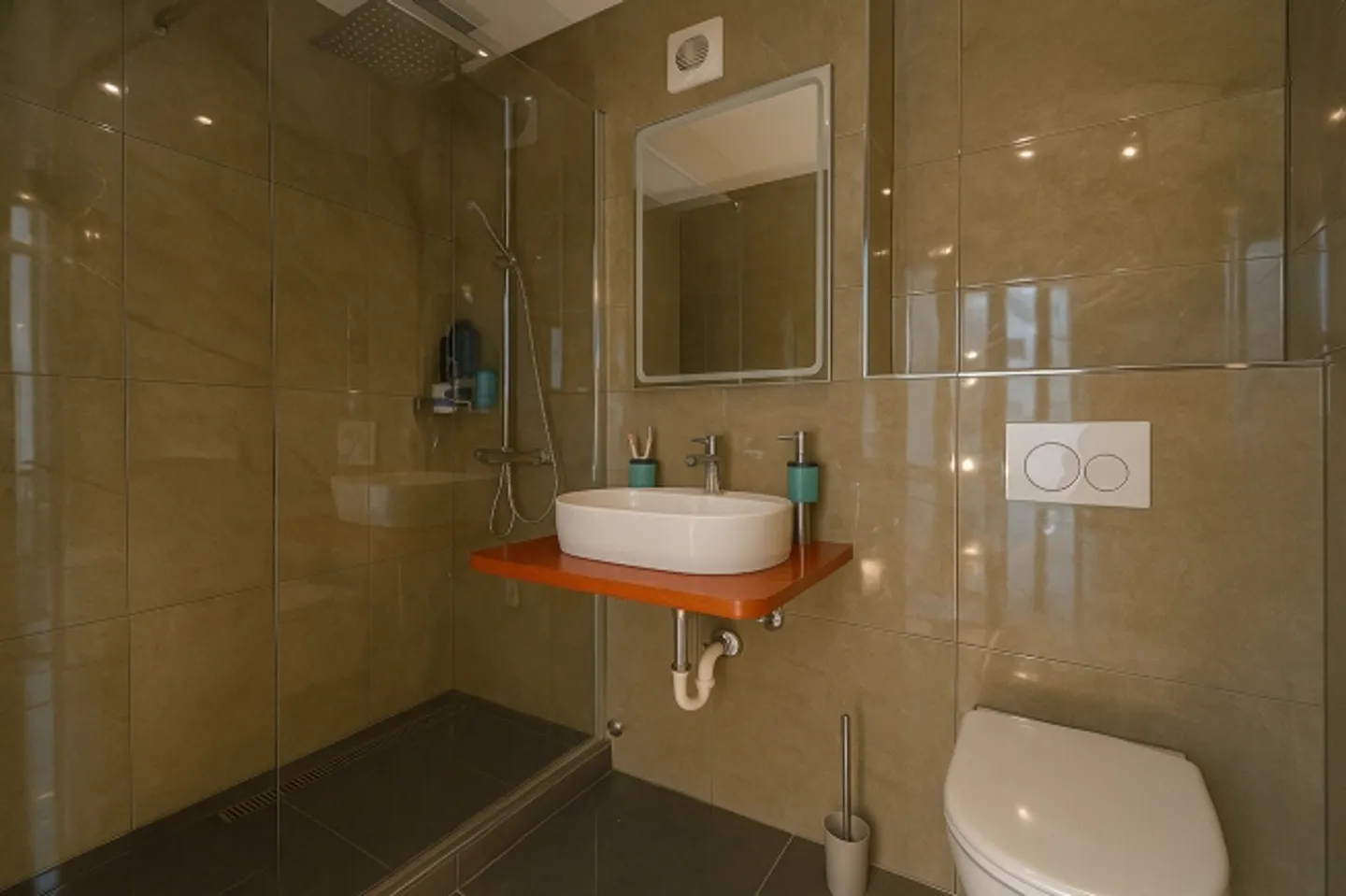 Attractive Duplex Garden Apartment - Photo 5 of 8