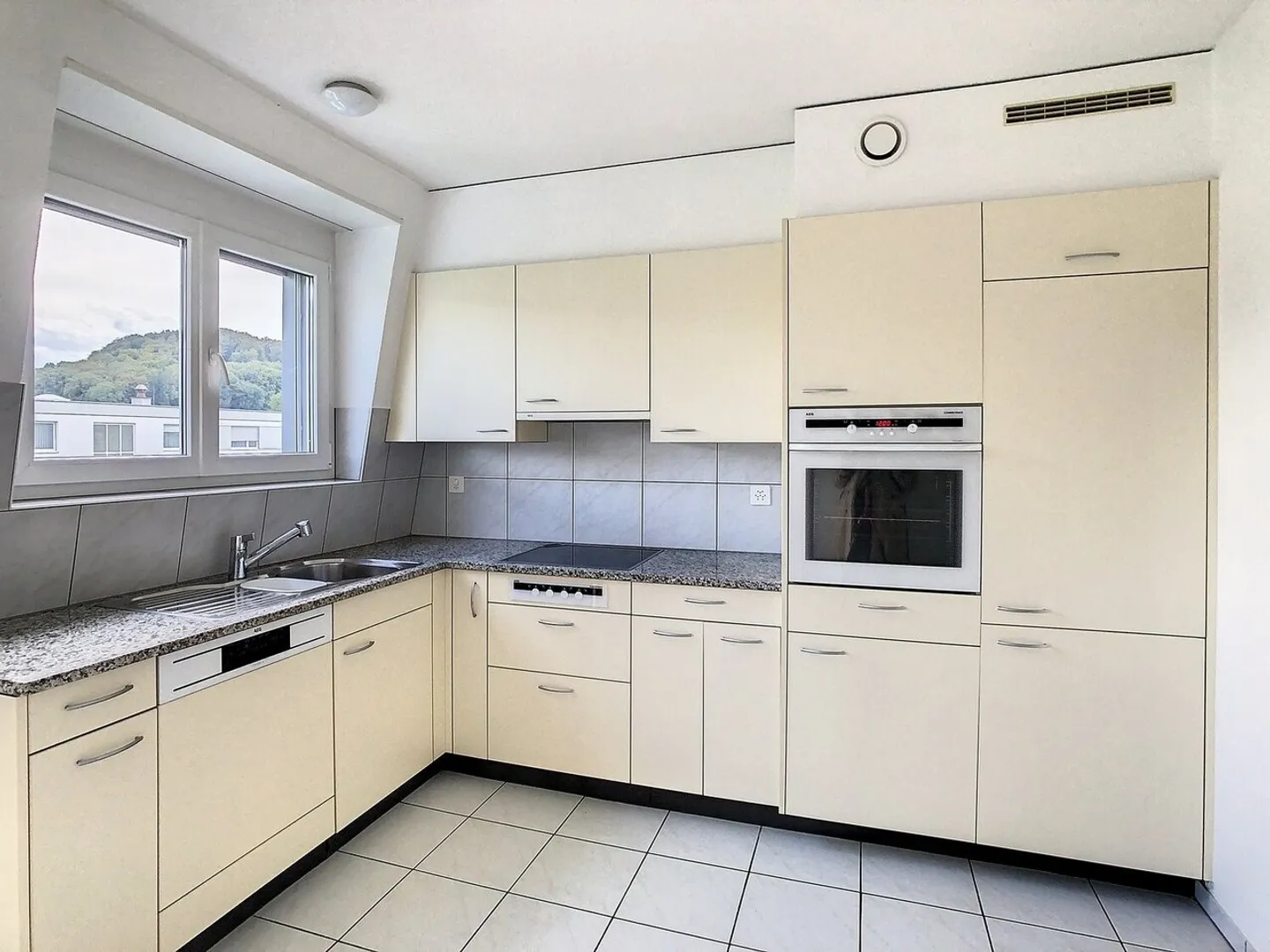 MAGNIFIQUE 4.5 pièces / WUNDERSCHÖNE 4.5-ZIMMER-WOHNUNG - Photo 1 sur 13