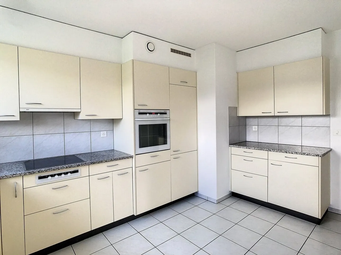 MAGNIFIQUE 4.5 pièces / WUNDERSCHÖNE 4.5-ZIMMER-WOHNUNG - Photo 2 sur 13