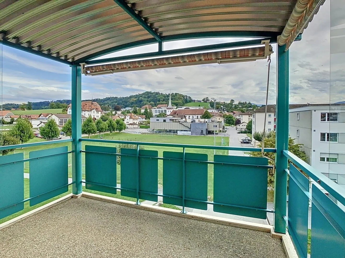 MAGNIFIQUE 4.5 pièces / WUNDERSCHÖNE 4.5-ZIMMER-WOHNUNG - Photo 3 sur 13