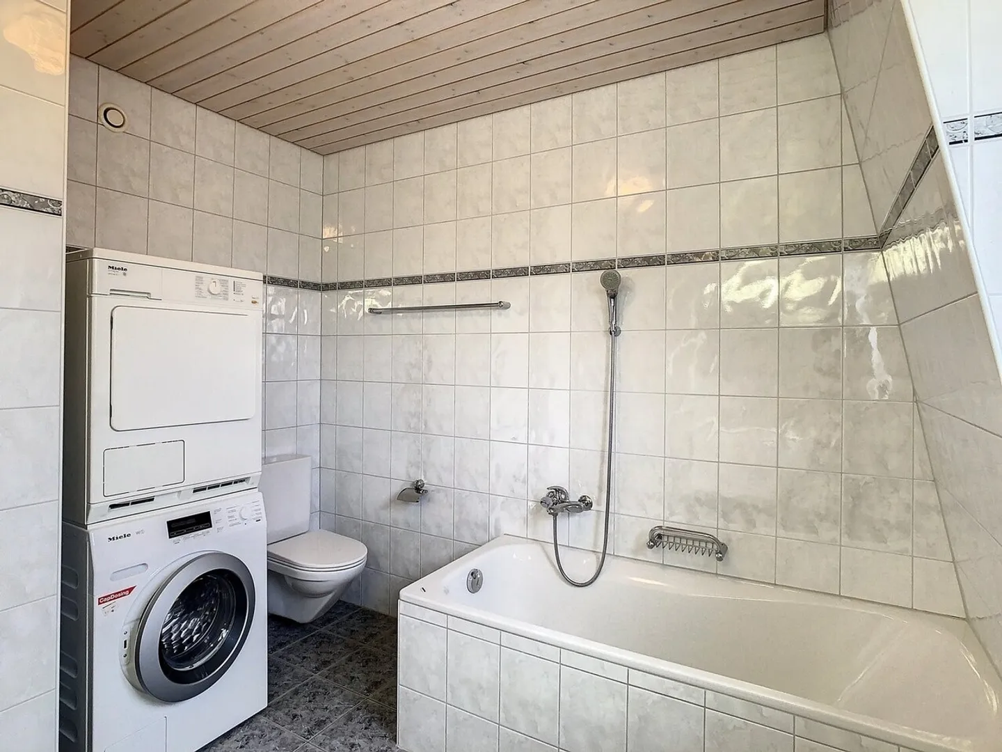 MAGNIFIQUE 4.5 pièces / WUNDERSCHÖNE 4.5-ZIMMER-WOHNUNG - Photo 9 sur 13