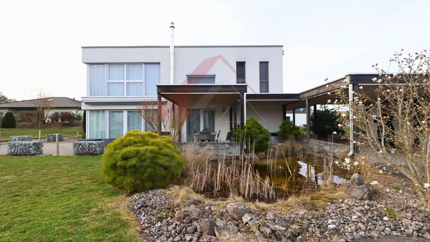 Casa spaziosa e luminosa con giardino e finiture di alta gamma - Foto 1 di 28