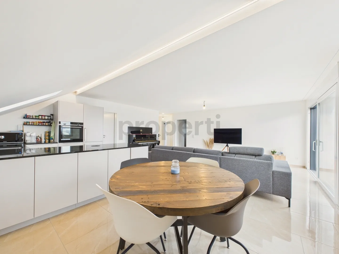 Vivere e lavorare insieme – Condominio elegante con spazio hobby versatile a Hunzenschwil - Foto 2 di 12