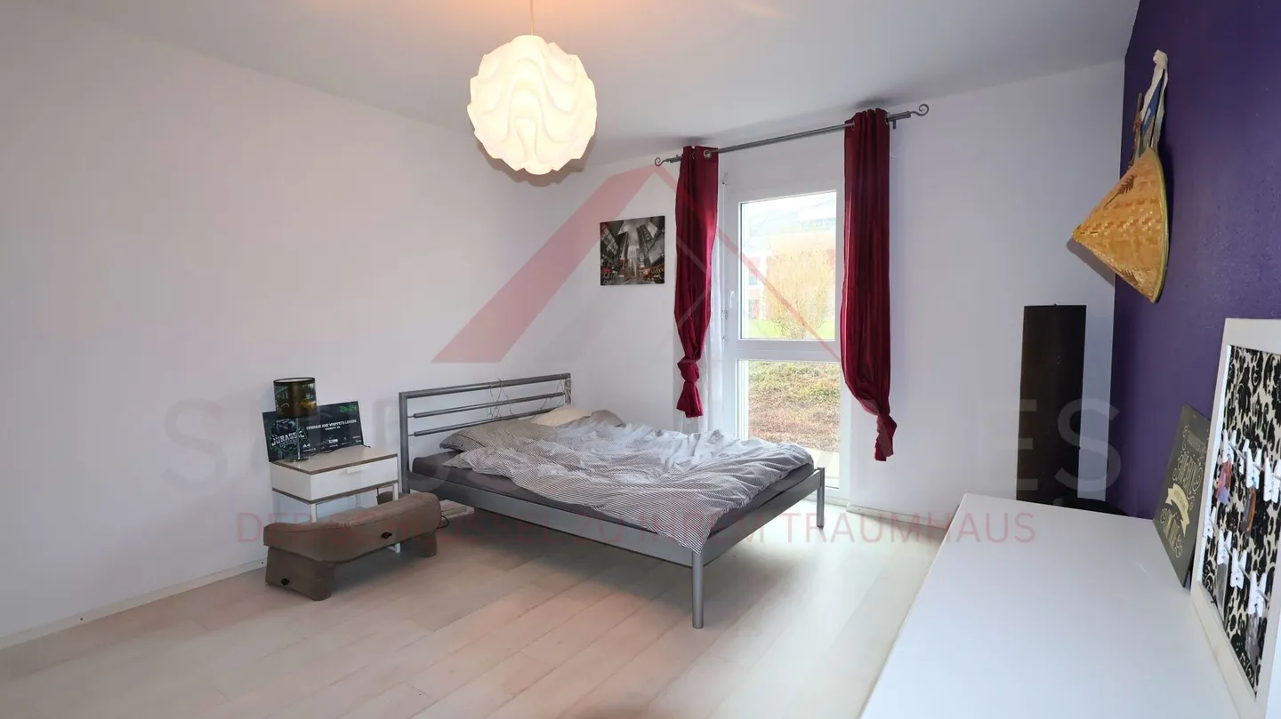 Casa spaziosa e luminosa con giardino e finiture di alta gamma - Foto 14 di 28