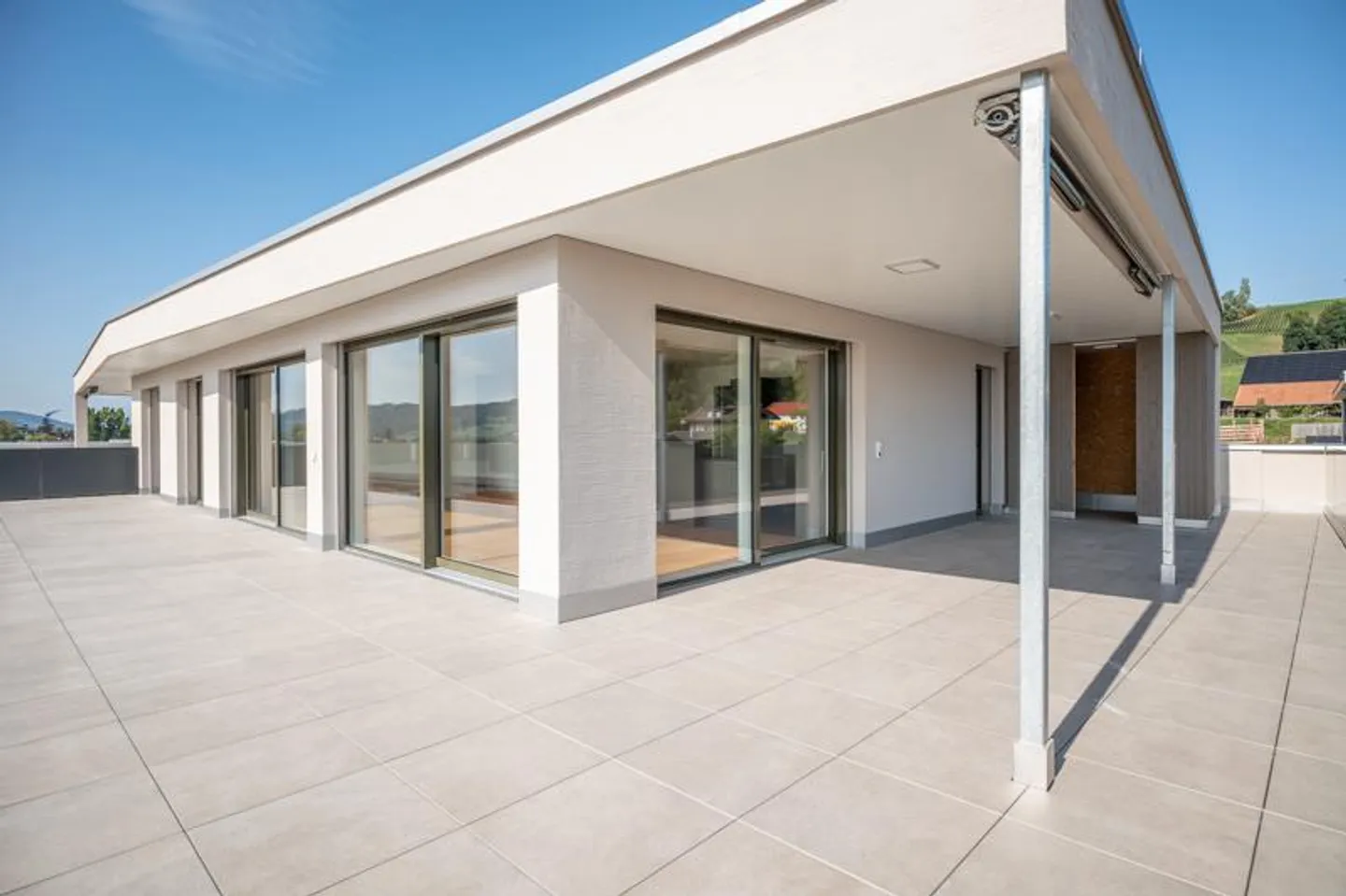 Appartement en attique attrayant de 4 1/2 pièces - Photo 3 sur 5