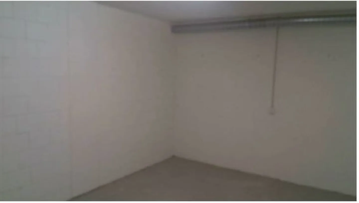 Salle de bricolage dans un emplacement privilégié - Photo 1 sur 2