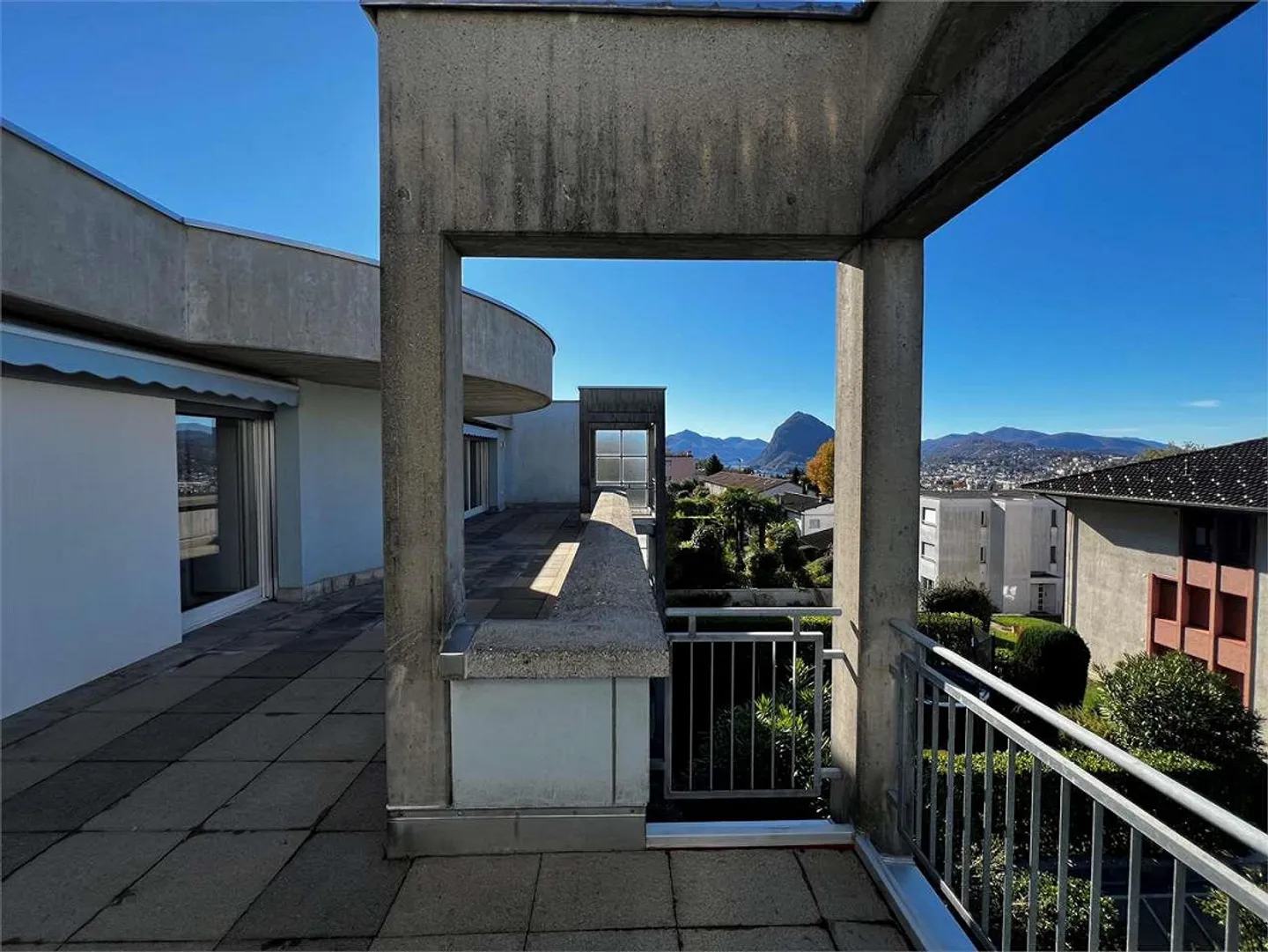Réf. 2638 Pregassona penthouse avec grande terrasse et vue sur Lugano - Photo 5 sur 13