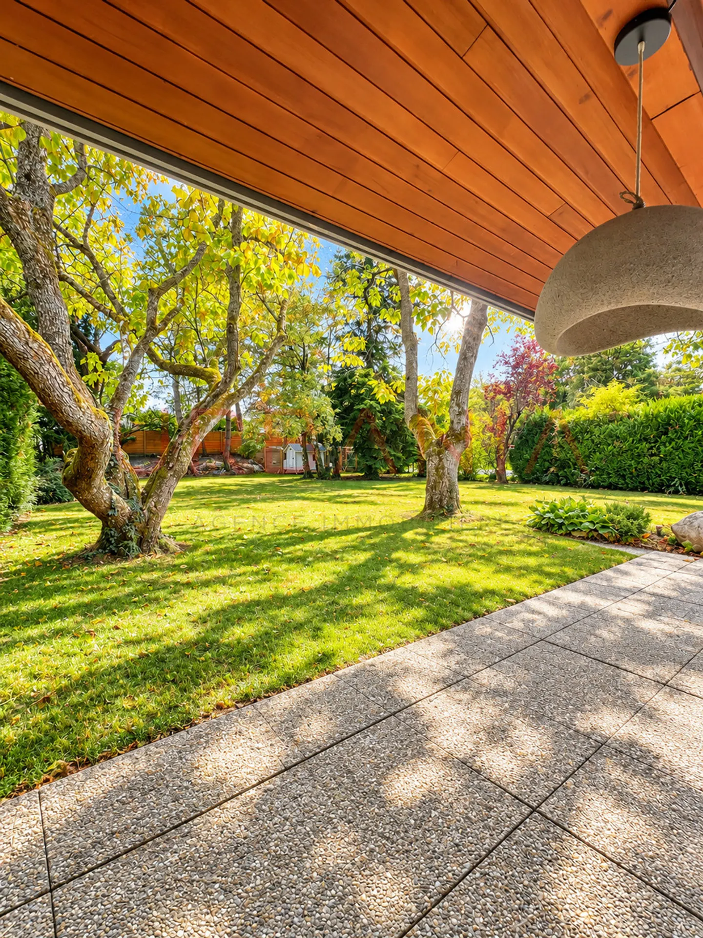 À LOUER - Charmante maison individuelle avec magnifique jardin - Photo 1 sur 12