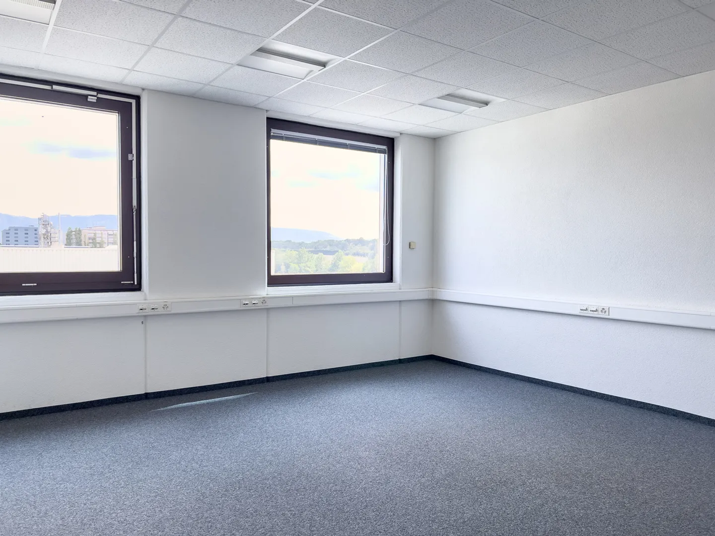 OFFICE OF 373M2 IN THE HEART OF THE ZIMEYSA INDUSTRIAL ZONE - Photo 4 of 14