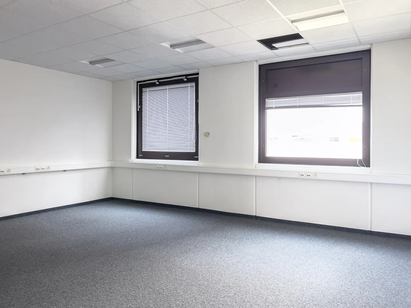 OFFICE OF 373M2 IN THE HEART OF THE ZIMEYSA INDUSTRIAL ZONE - Photo 10 of 14
