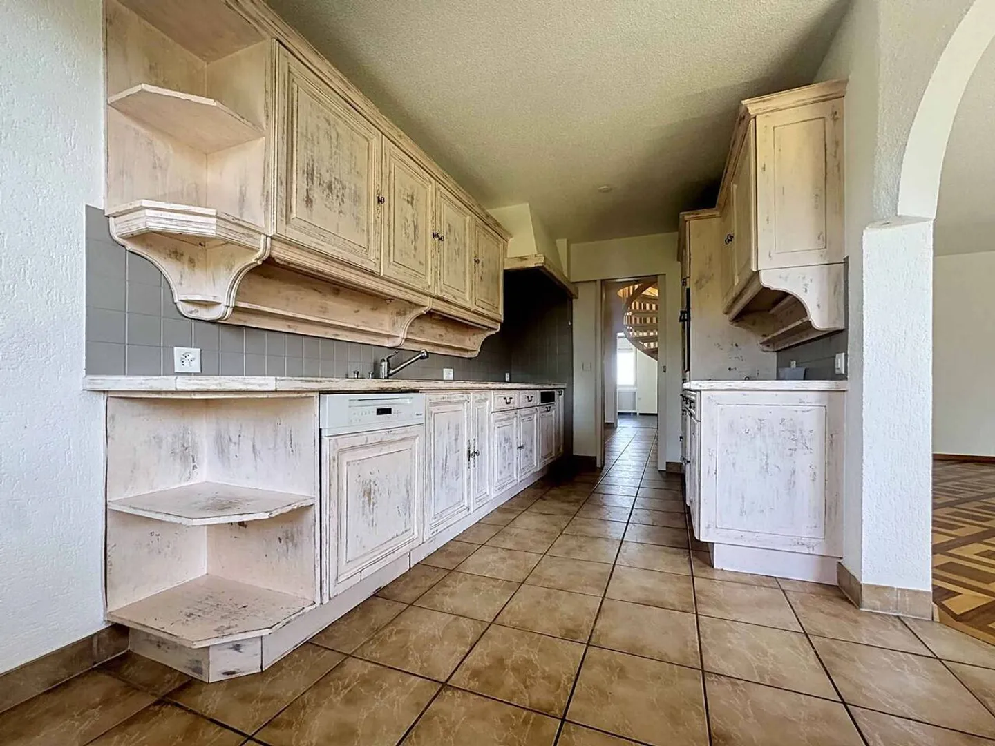 Magnificent 6.5-room apartment with balcony - Photo 3 of 13