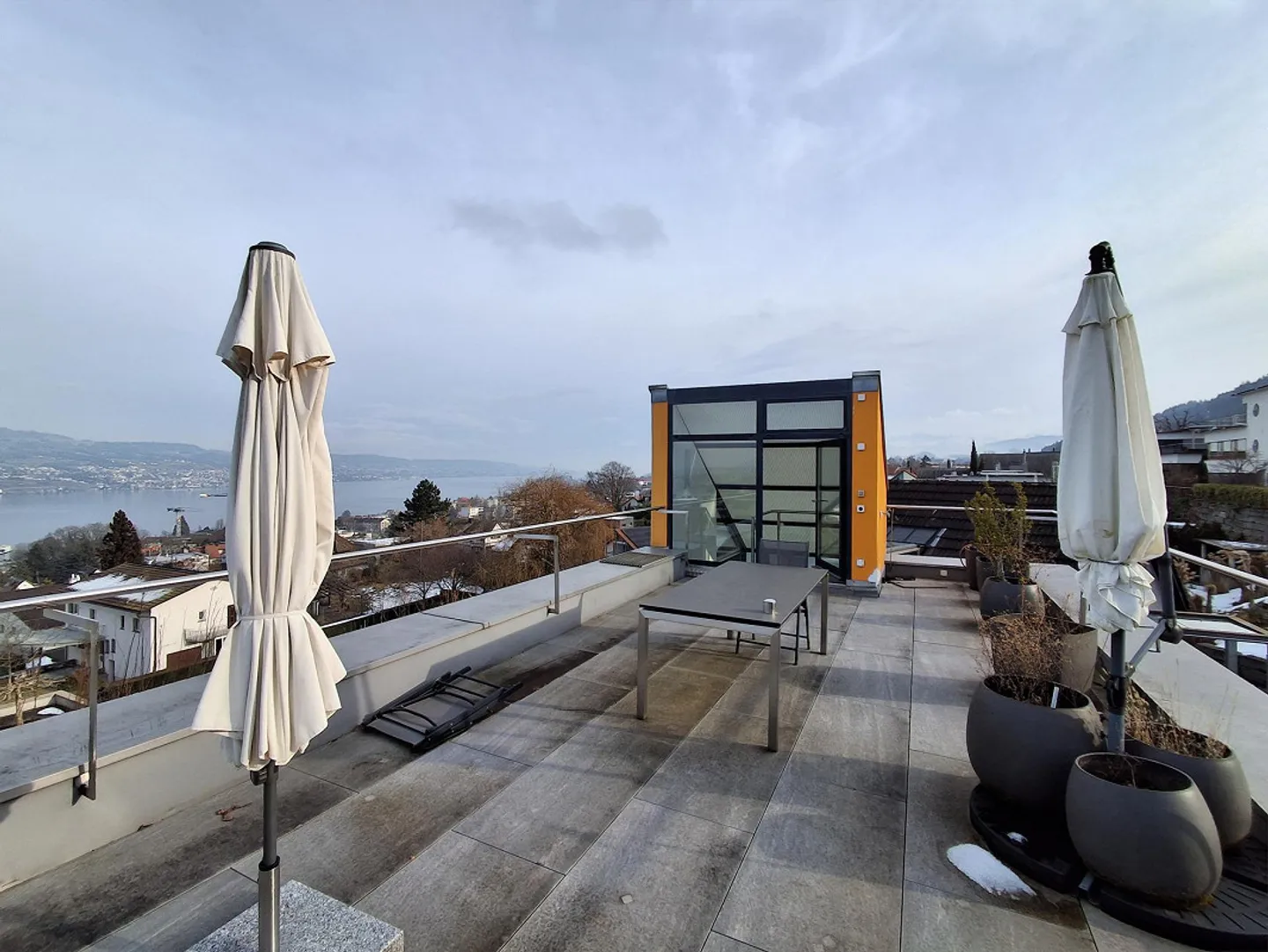 Loft appartement 2.5 pièces avec vue sur le lac, terrasse, coin jardin - Photo 1 sur 20