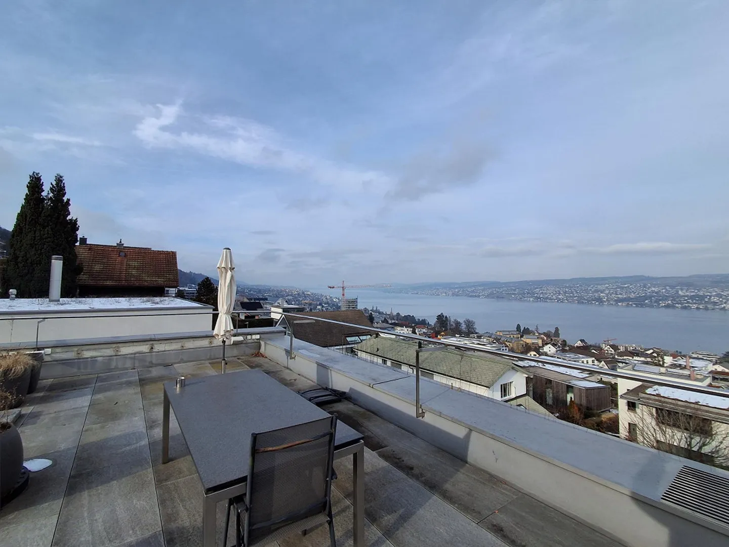 Loft appartement 2.5 pièces avec vue sur le lac, terrasse, coin jardin - Photo 2 sur 20