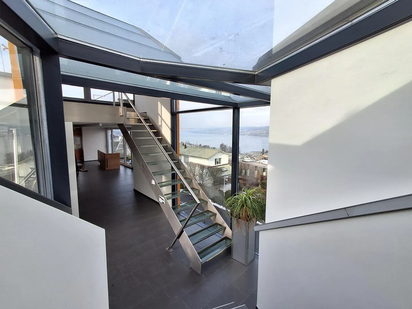 Loft appartement 2.5 pièces avec vue sur le lac, terrasse, coin jardin - Photo 6 sur 20