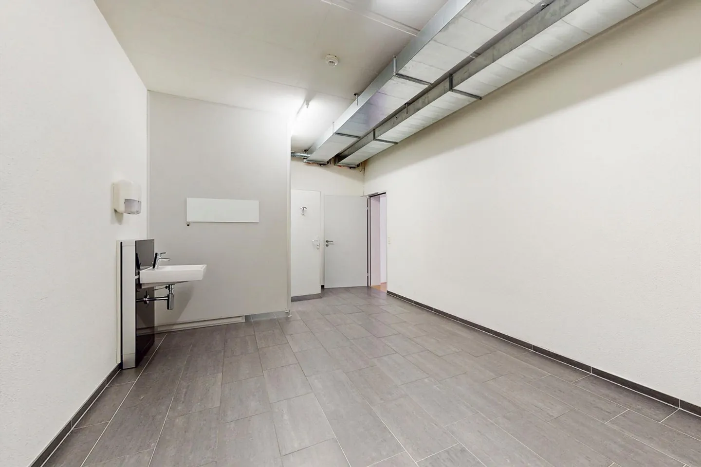 Bornblick - Commercial/Office Space - Photo 6 of 7