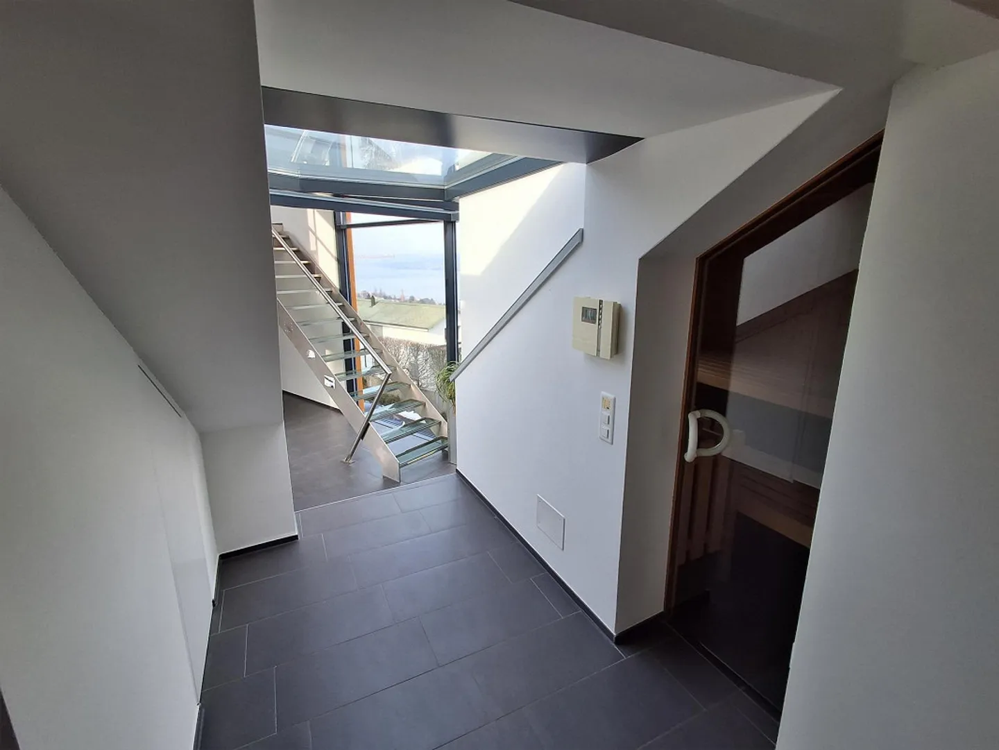 Loft appartement 2.5 pièces avec vue sur le lac, terrasse, coin jardin - Photo 14 sur 20