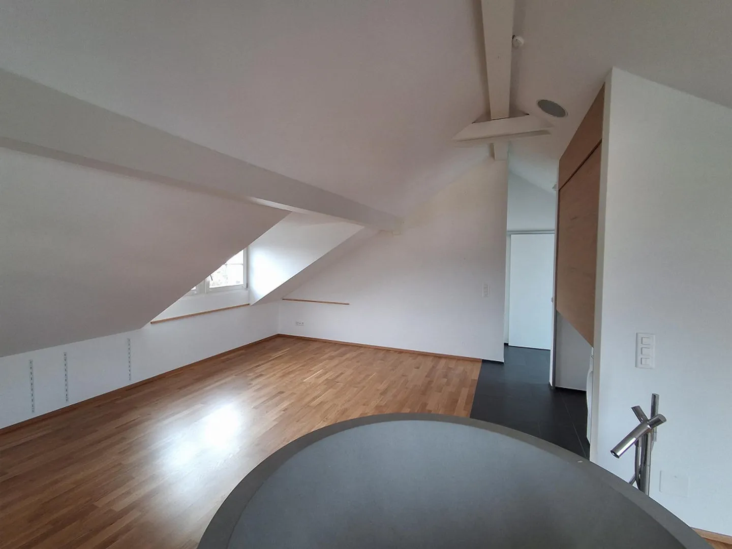 Loft appartement 2.5 pièces avec vue sur le lac, terrasse, coin jardin - Photo 15 sur 20