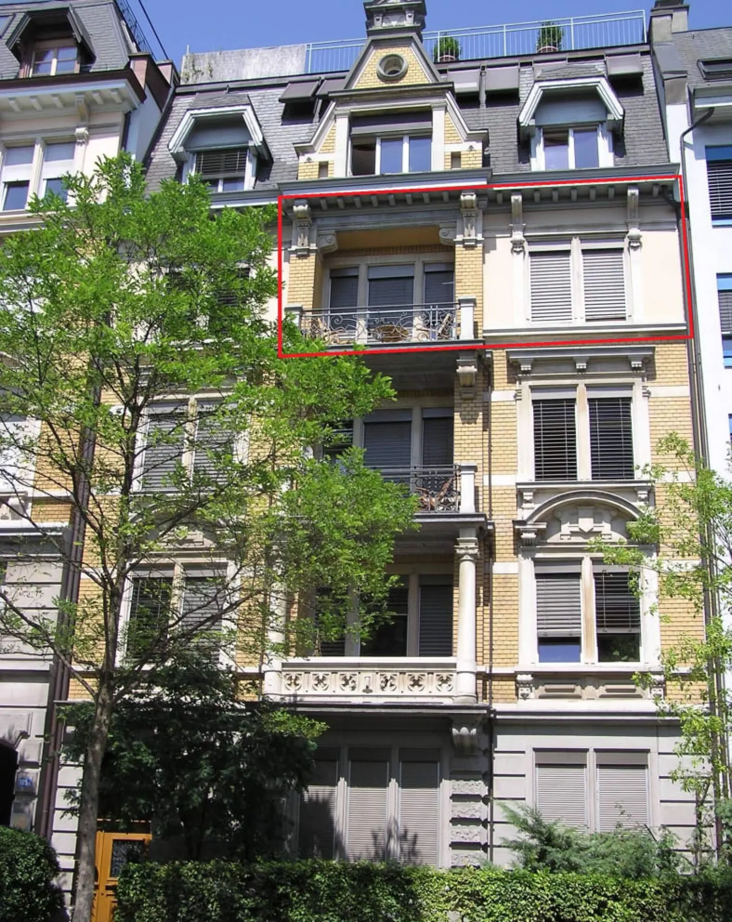 Above the rooftops of Zurich Seefeld - 1-room apartment by Lake Zurich - Photo 2 of 7
