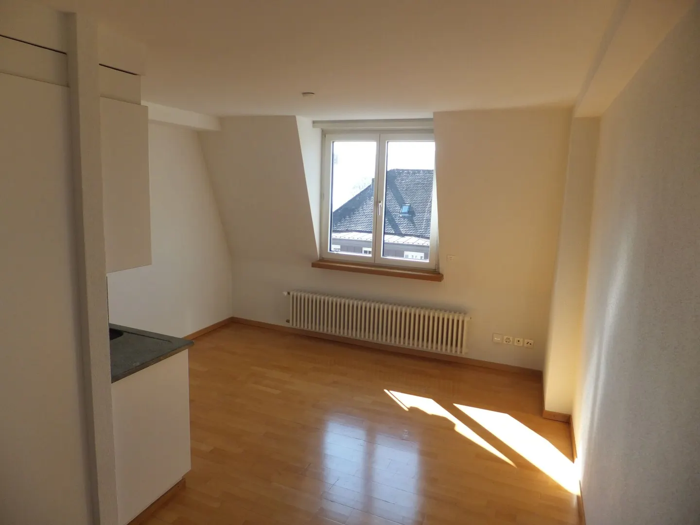 Above the rooftops of Zurich Seefeld - 1-room apartment by Lake Zurich - Photo 3 of 7