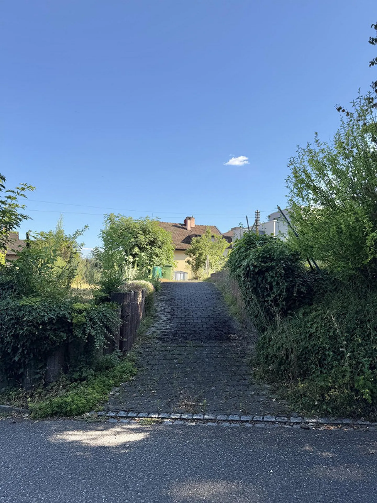 Maison individuelle de 6 pièces avec grand jardin et potentiel de développement - Photo 6 sur 8