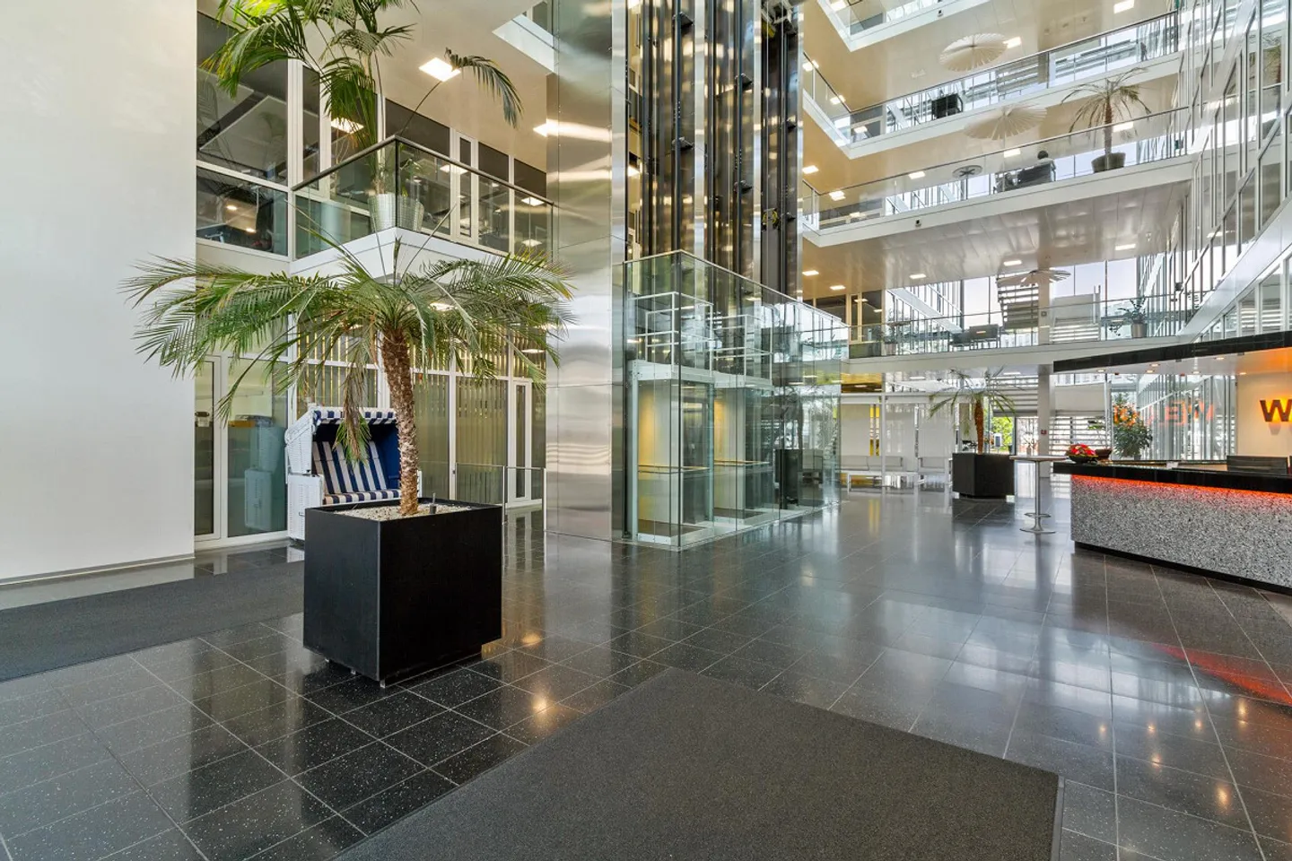Bürofläche in einzigartigem Gebäude direkt am Bahnhof Glattbrugg - Foto 2 von 11