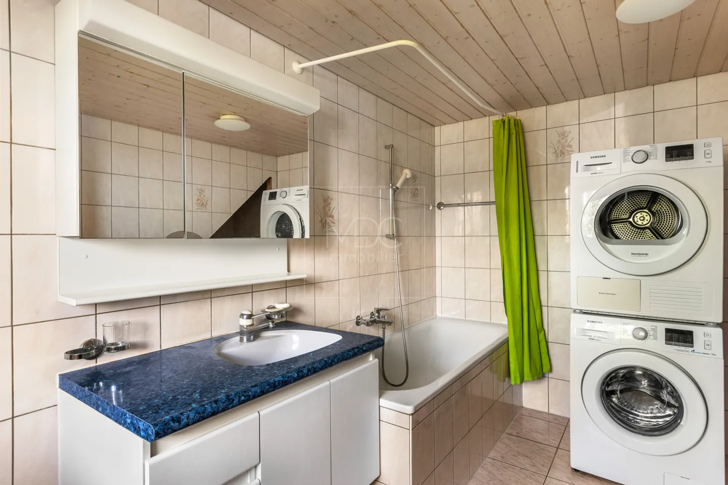 Single-family house partially renovated in Villarimboud - Photo 8 of 11