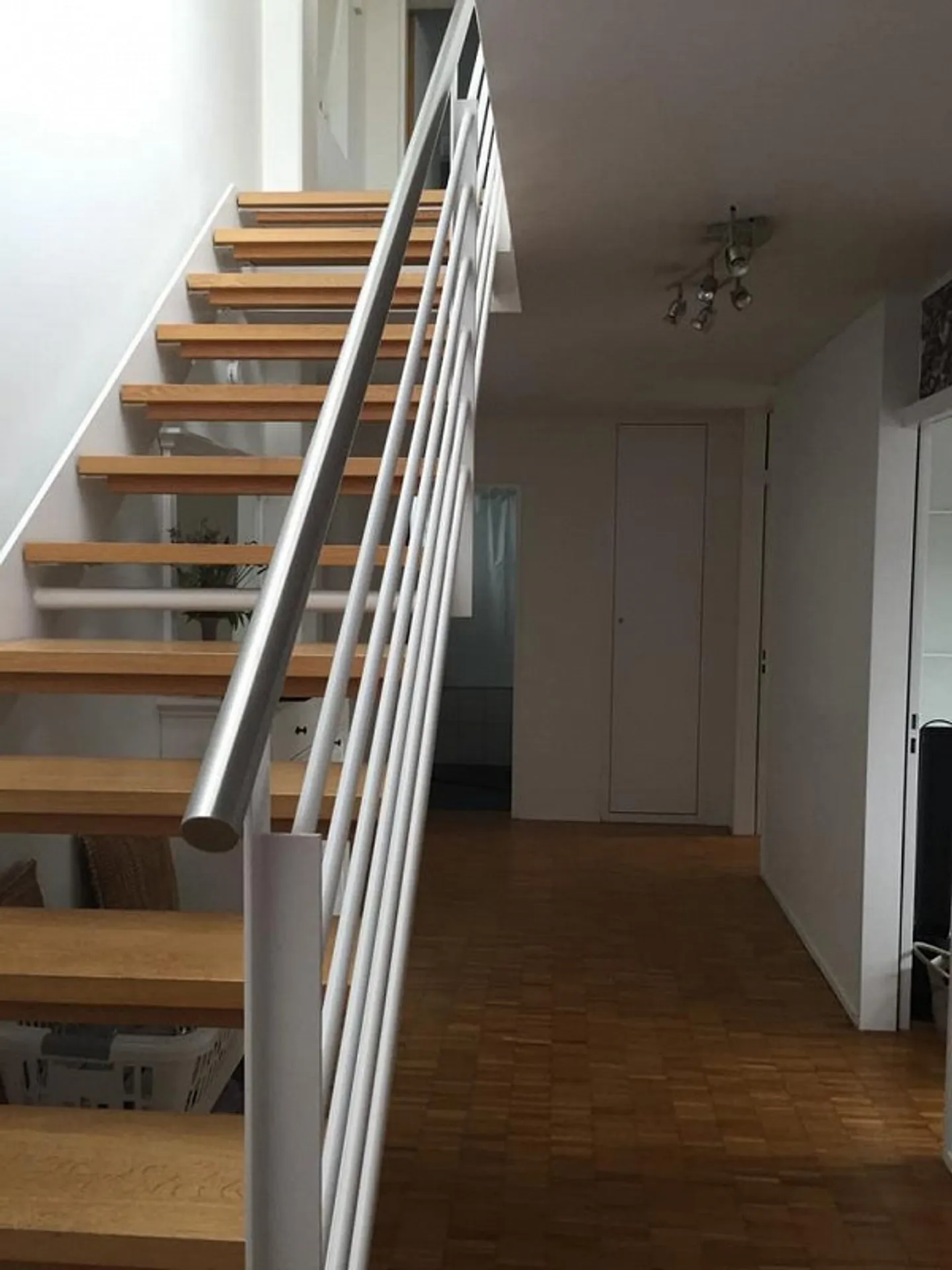 Appartamento luminoso 3.5-Maisonette vicino a Letzipark - Foto 5 di 7