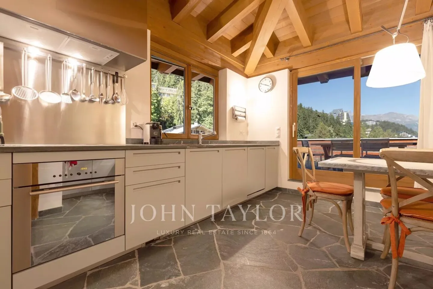 Luxury Penthouse: Weekly/Seasonal Rental - Photo 3 of 13