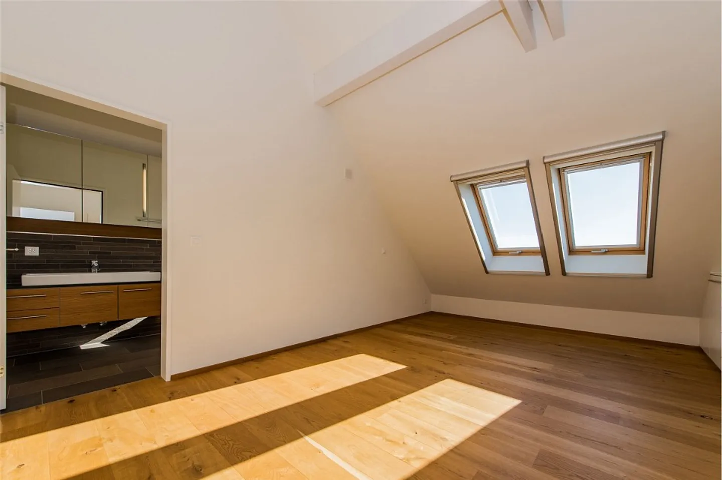 High Standard in the 3 ½-Room Minergie Maisonette Apartment - Photo 6 of 12