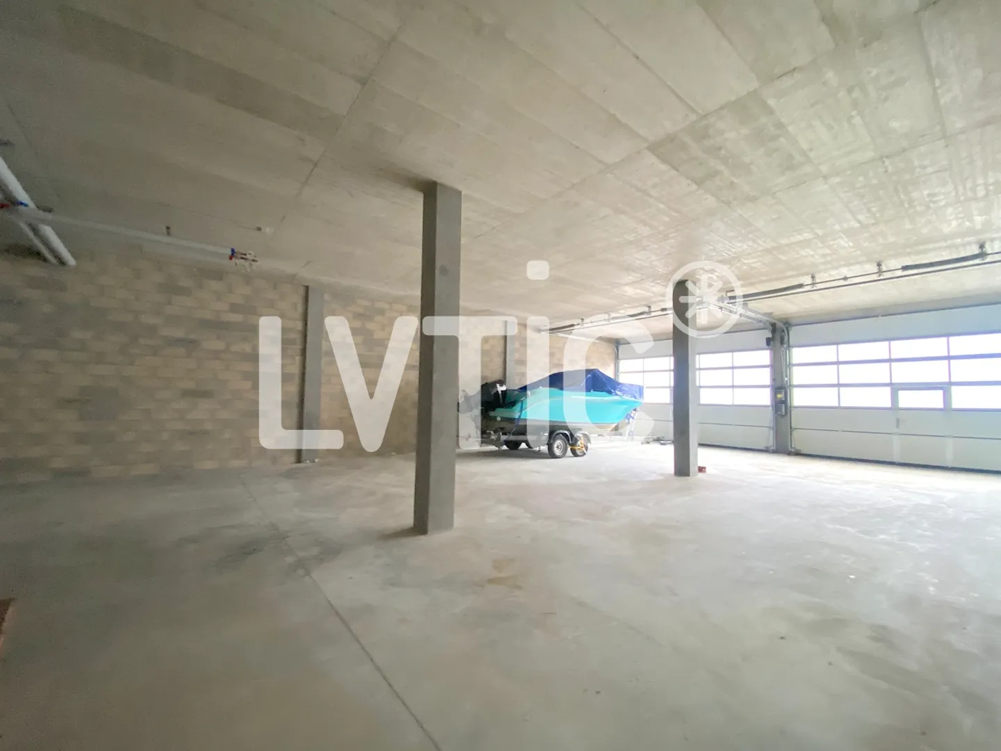 Atelier, dépôt, bureaux de 393 m2 à louer à Yverdon - Photo 1 sur 5