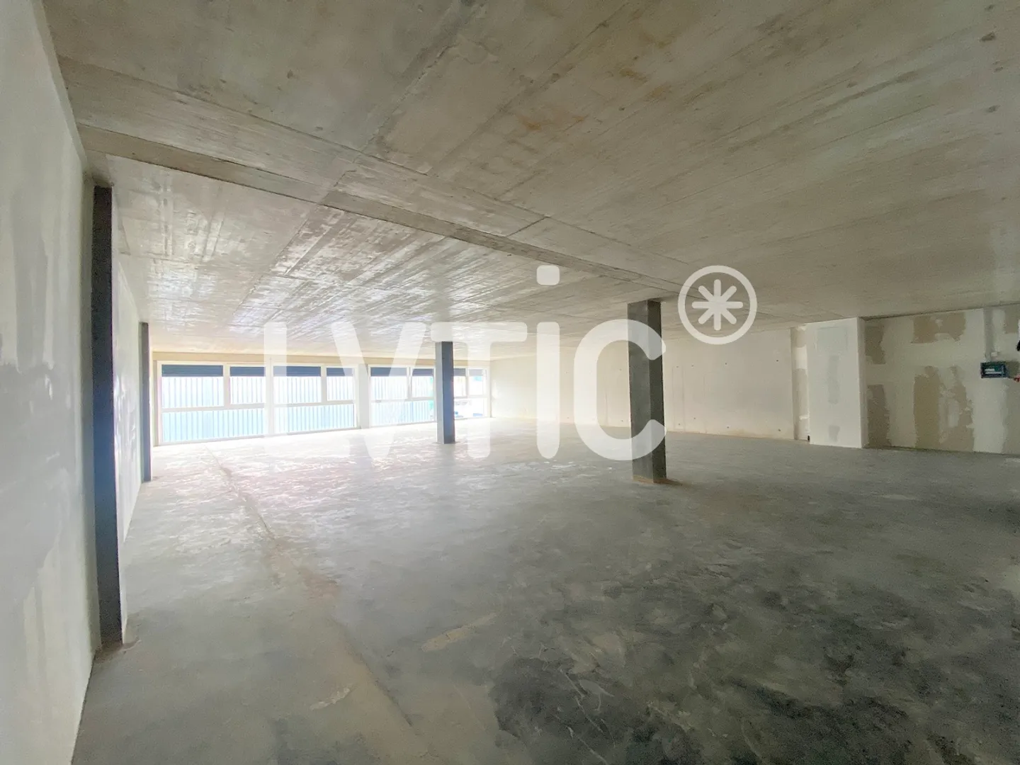 Atelier, dépôt, bureaux de 393 m2 à louer à Yverdon - Photo 3 sur 5