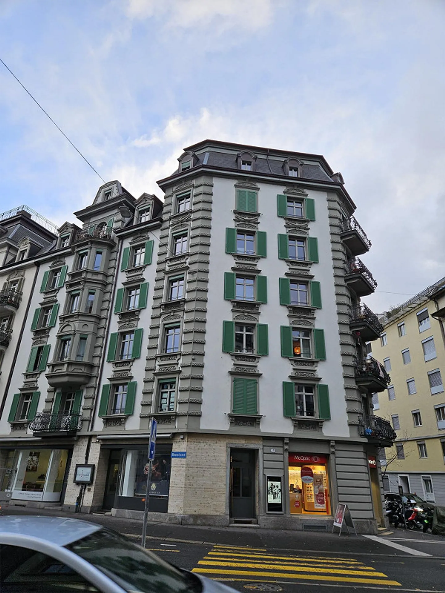Stylish 3.5-room old building apartment with charm in the heart of Lucerne - Photo 1 of 8