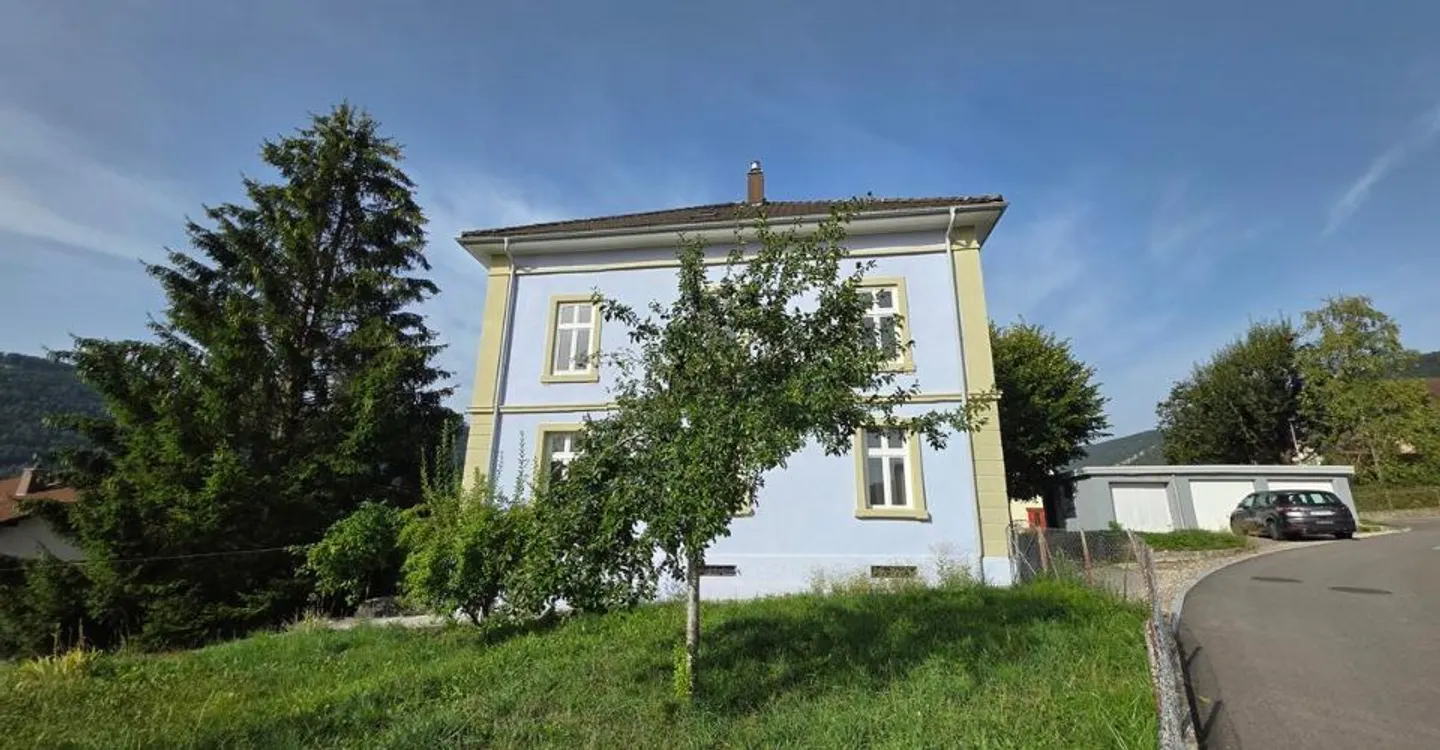 Casa padronale ristrutturata - 5 appartamenti a Corgémont - Foto 2 di 11