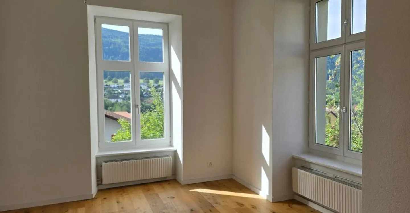Casa padronale ristrutturata - 5 appartamenti a Corgémont - Foto 4 di 11