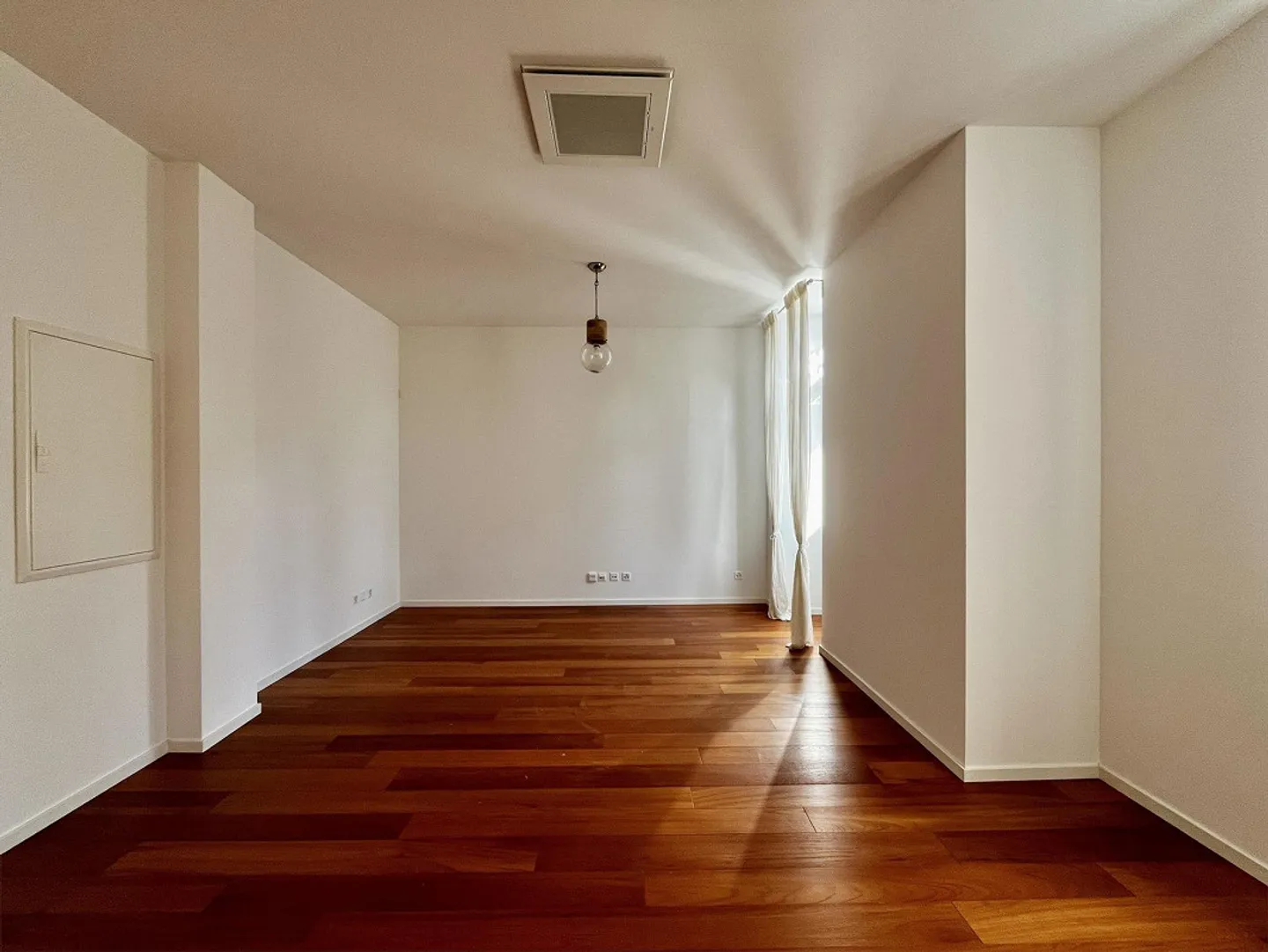 LUGANO - FOR SALE SPACIOUS AND EXCLUSIVE 2.5 ROOMS - Photo 3 of 11
