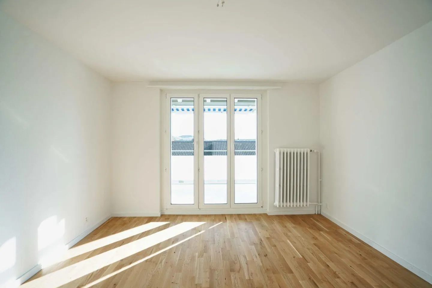 Newly renovated 3-room apartment in a sunny location - Photo 2 of 11