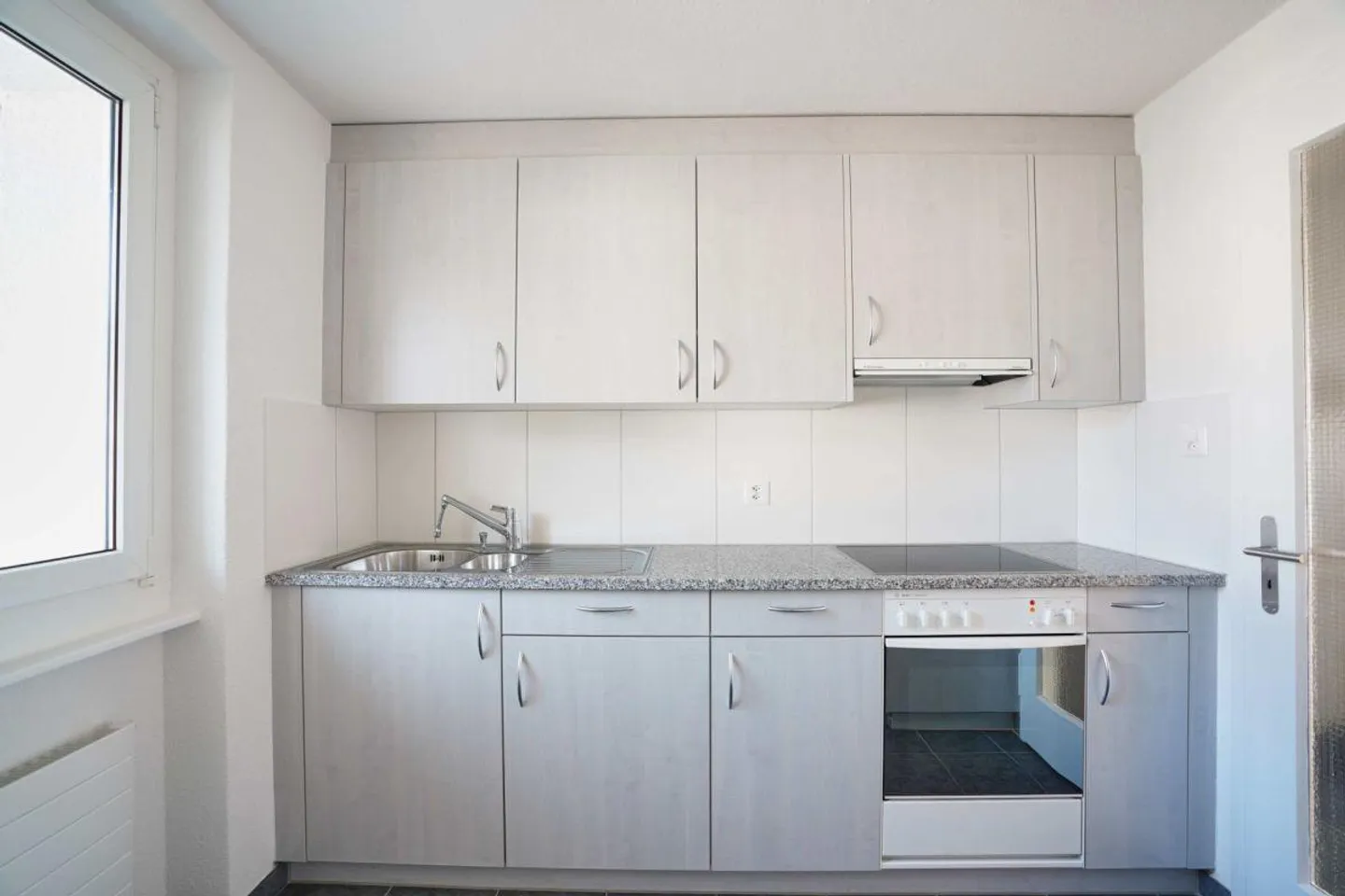 Newly renovated 3-room apartment in a sunny location - Photo 3 of 11
