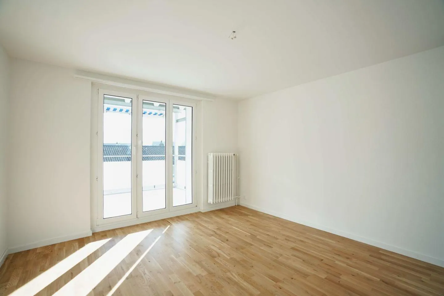 Newly renovated 3-room apartment in a sunny location - Photo 1 of 11