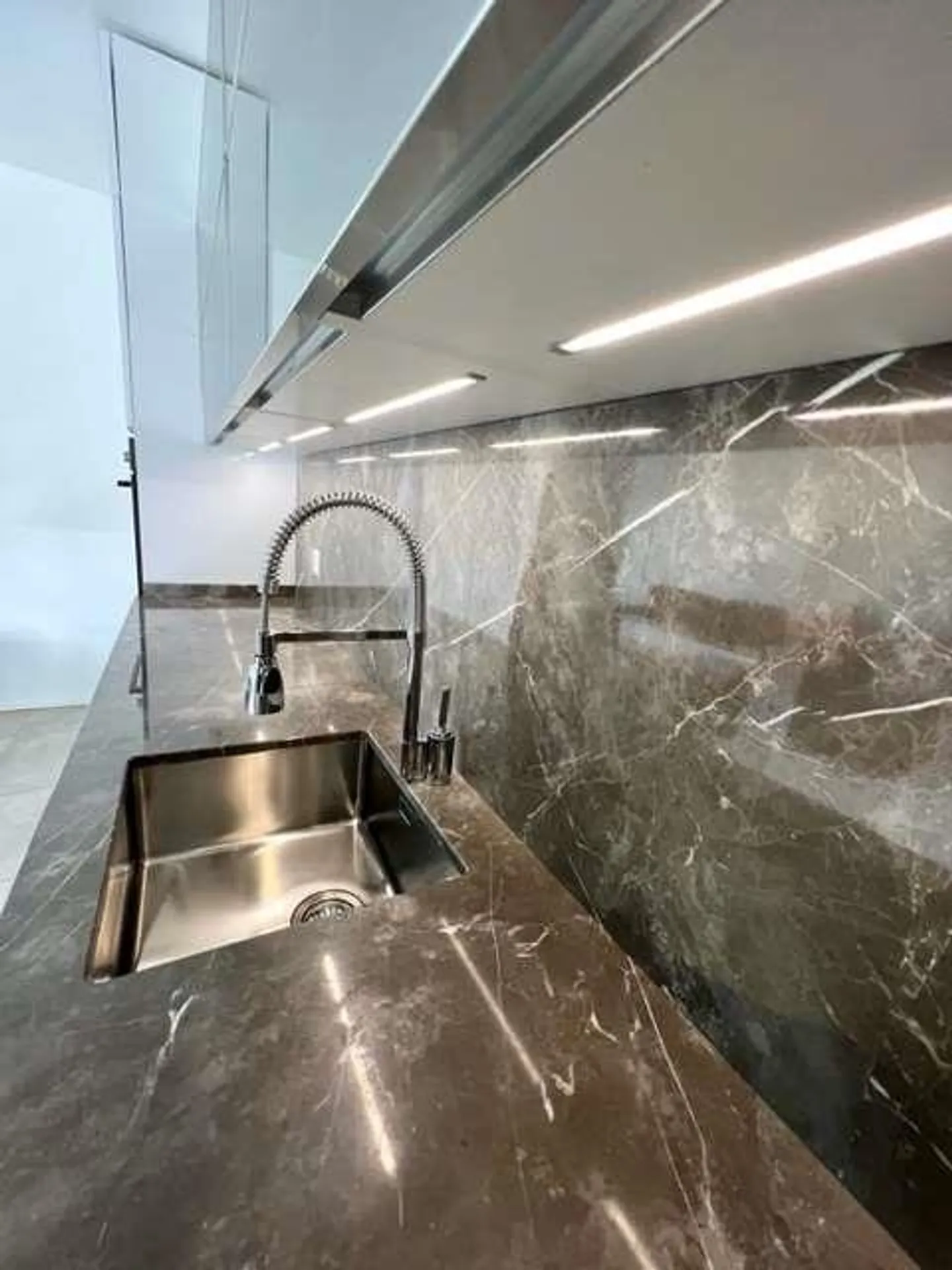 High-Standing Apartment with Terrace - Photo 7 of 13