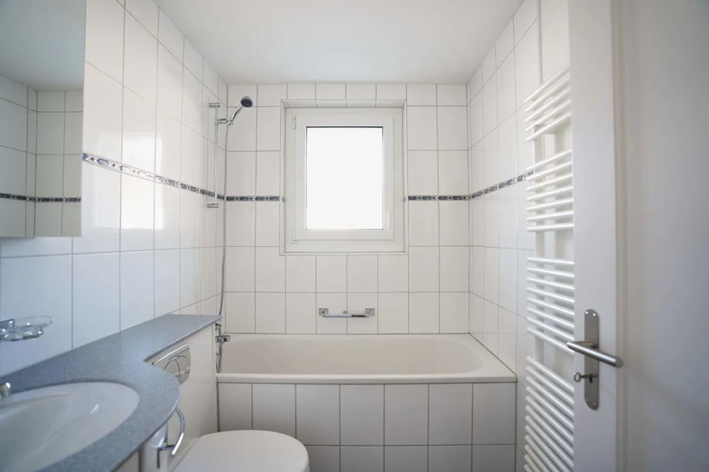 Newly renovated 3-room apartment in a sunny location - Photo 8 of 11