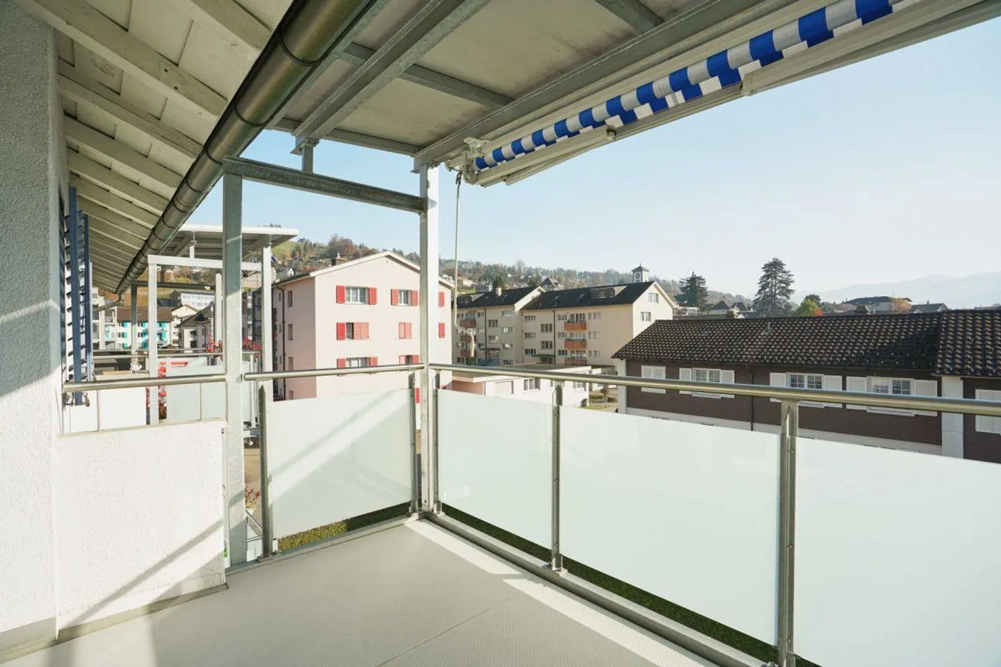 Newly renovated 3-room apartment in a sunny location - Photo 10 of 11