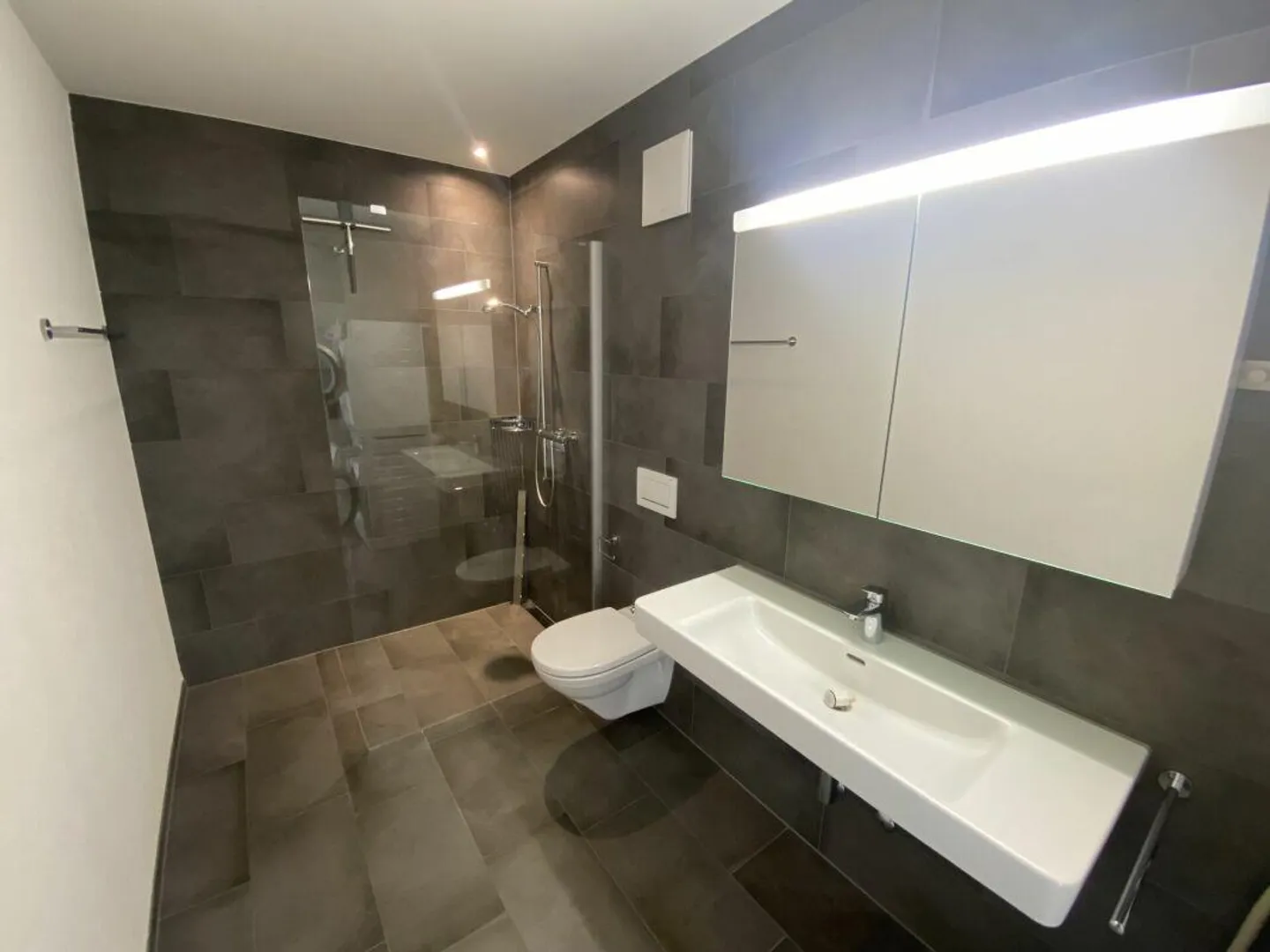 *Stilvolle 2.5 Attikawohnung mit tollem Ausblick & Terrasse* - Foto 9 von 11