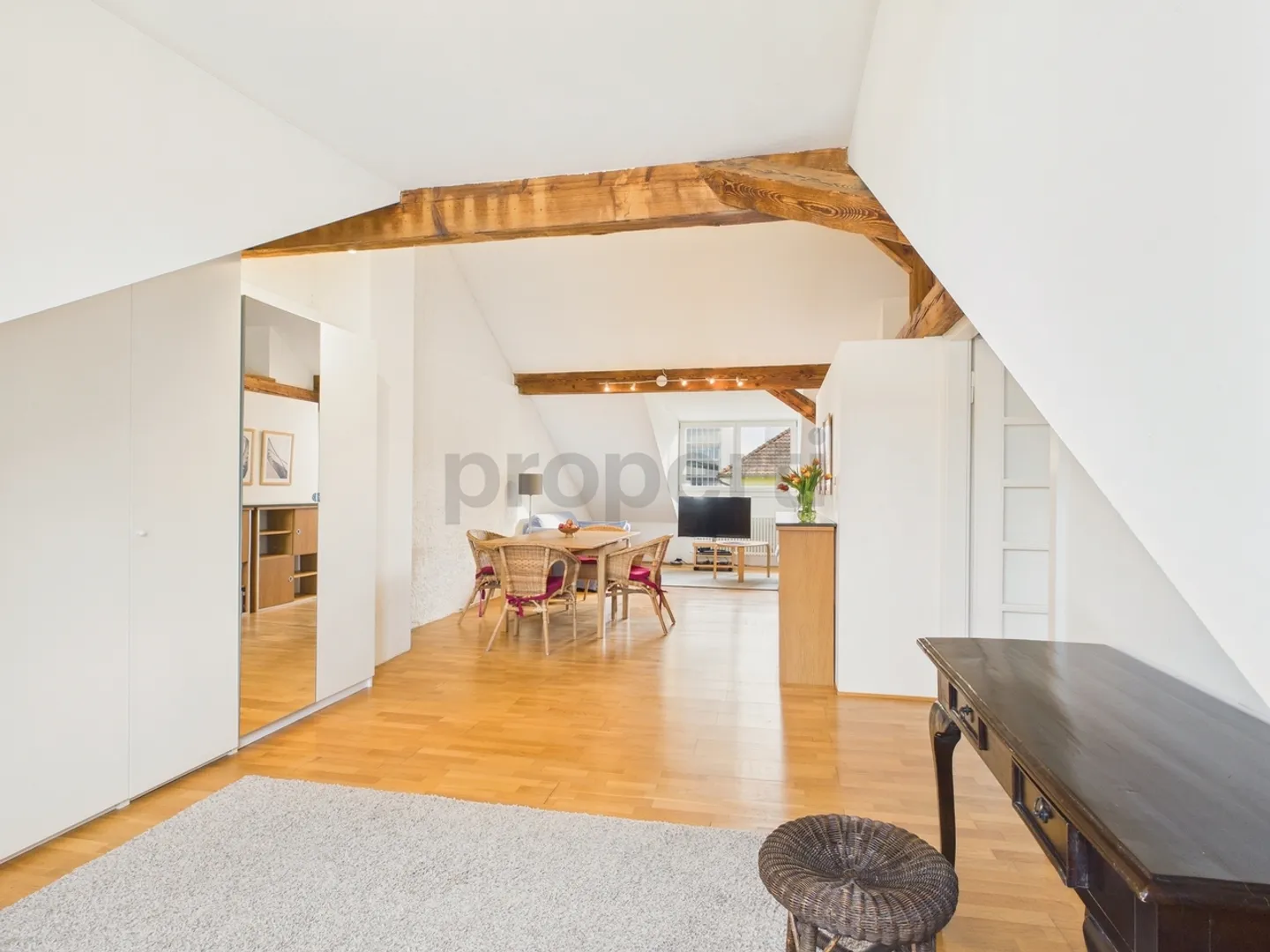 Modern 2.5-room furnished apartment in the best location in Basel - Photo 4 of 10